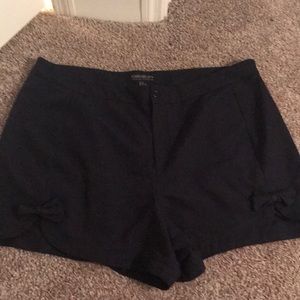 Bow front trouser shorts